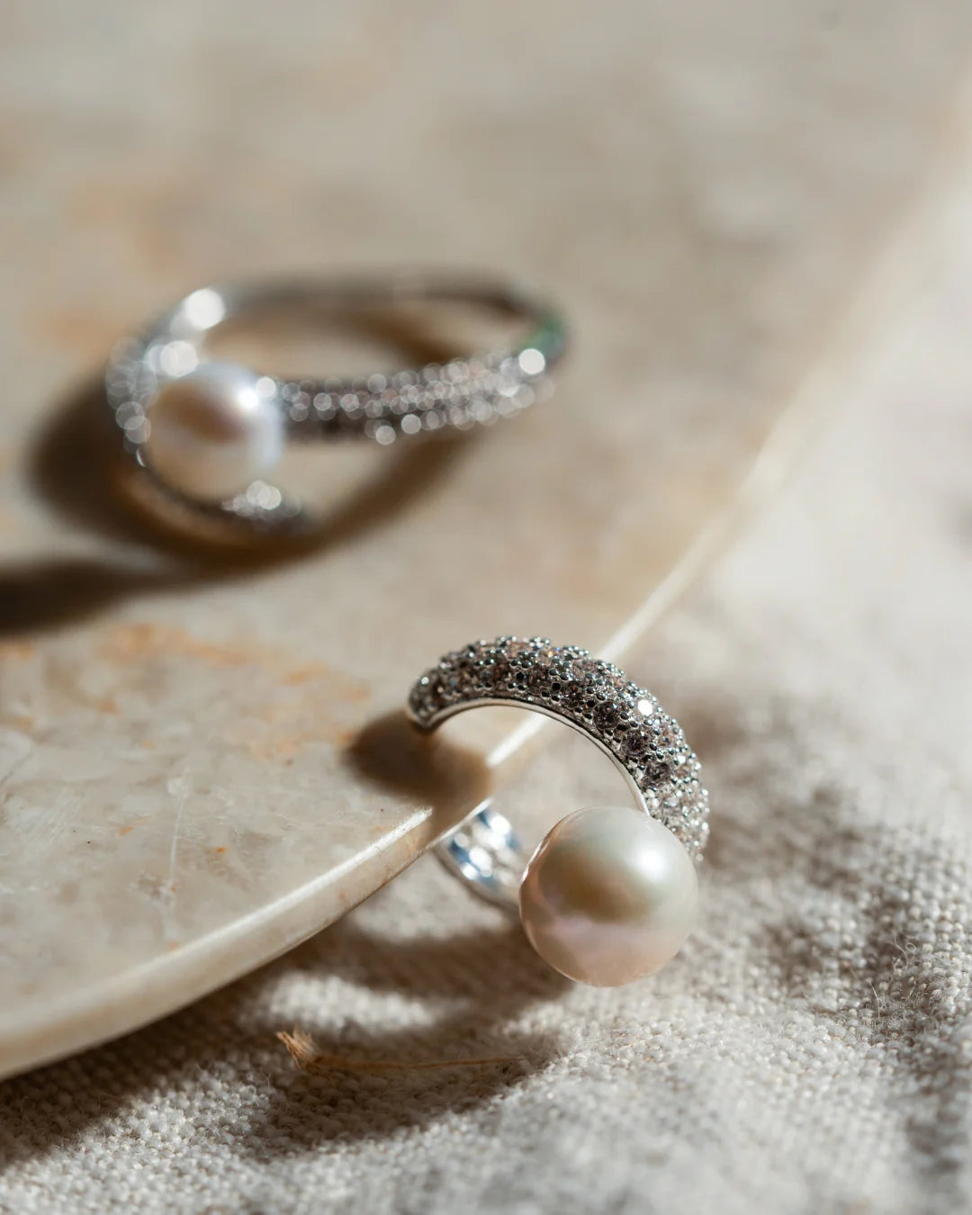 Mademoiselle Jules - Pearly Ear Cuff en Argent