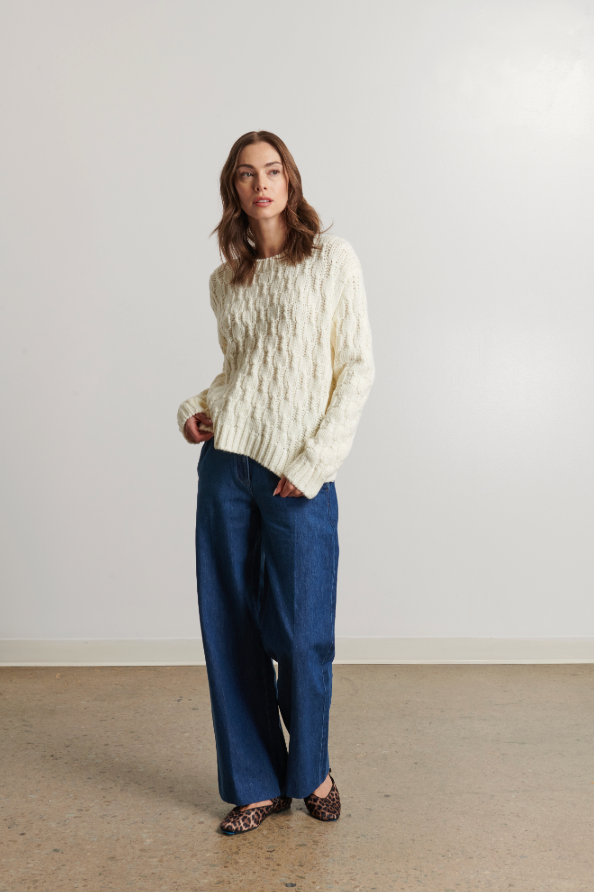 Line The Label - Pull Leon