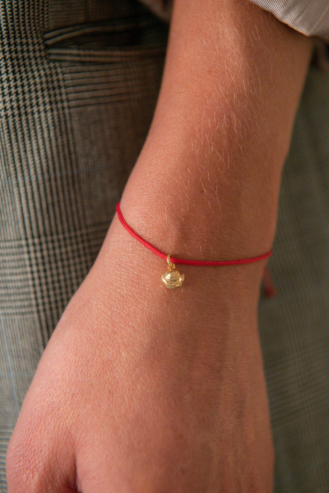 Deux Lions -  Bracelet L'Escargot Cordon Rouge en Or