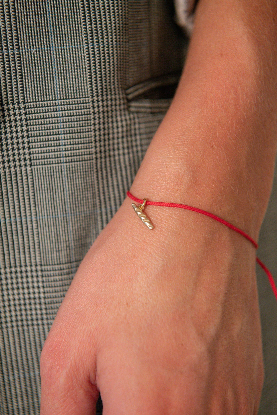 Deux Lions -  Bracelet La Baguette Cordon Rouge en Or