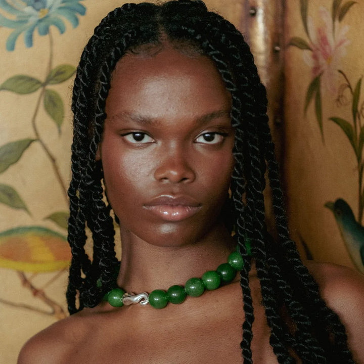 Deux Lions - Collier en Jade Olive et Fermoir Cygne en Argent