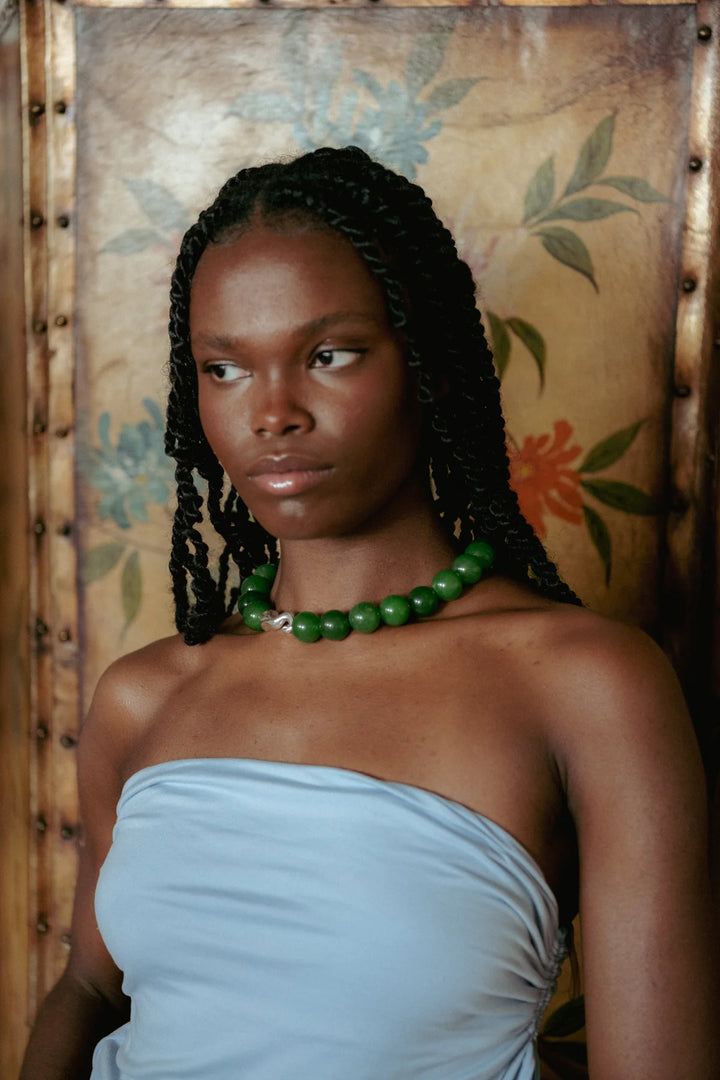 Deux Lions - Collier en Jade Olive et Fermoir Cygne en Argent