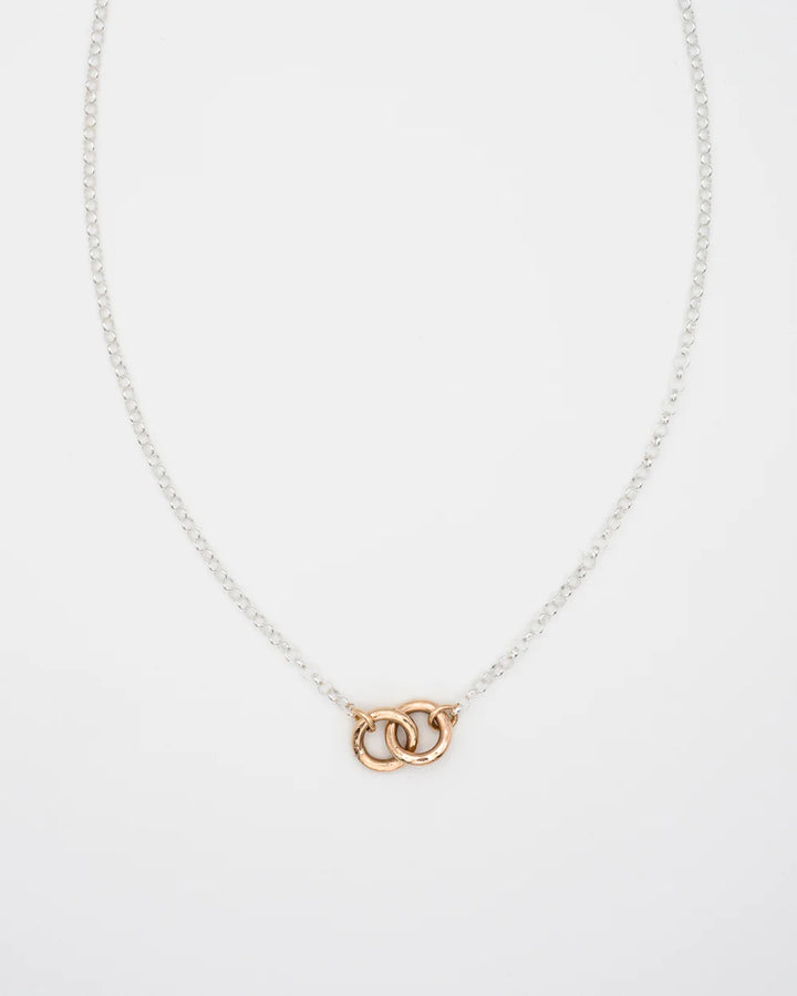 Flora - Collier 16 po chaîne rolo large avec double anneaux en or rempli