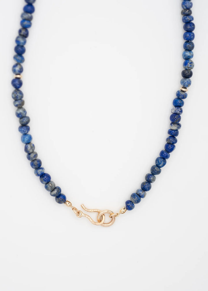 Flora - Collier 17 po en lapis lazuli avec attache avant crochet