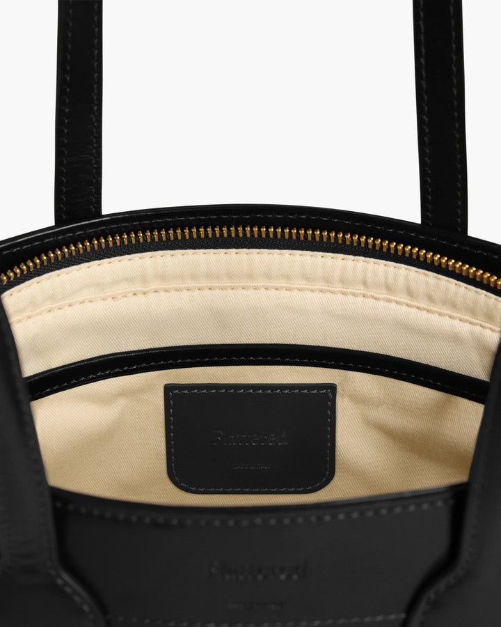 Flattered - Sac Greta