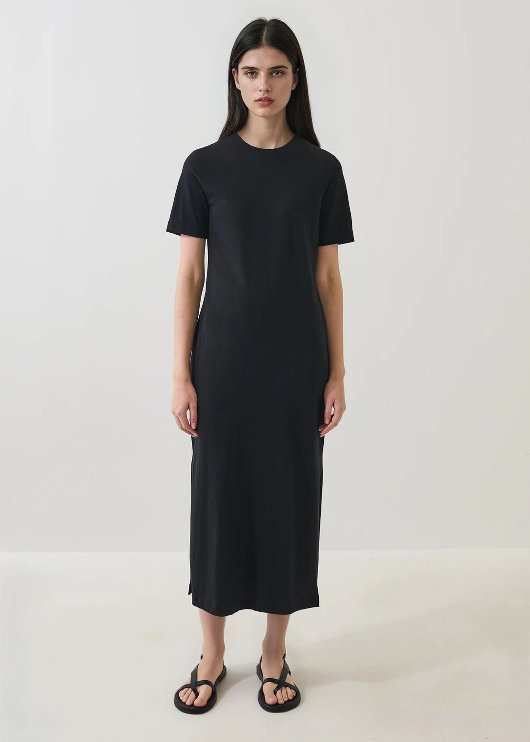 Robe effet cuir noir manche longue et dos voile Robe effet cuir noir manche longue et dos voile