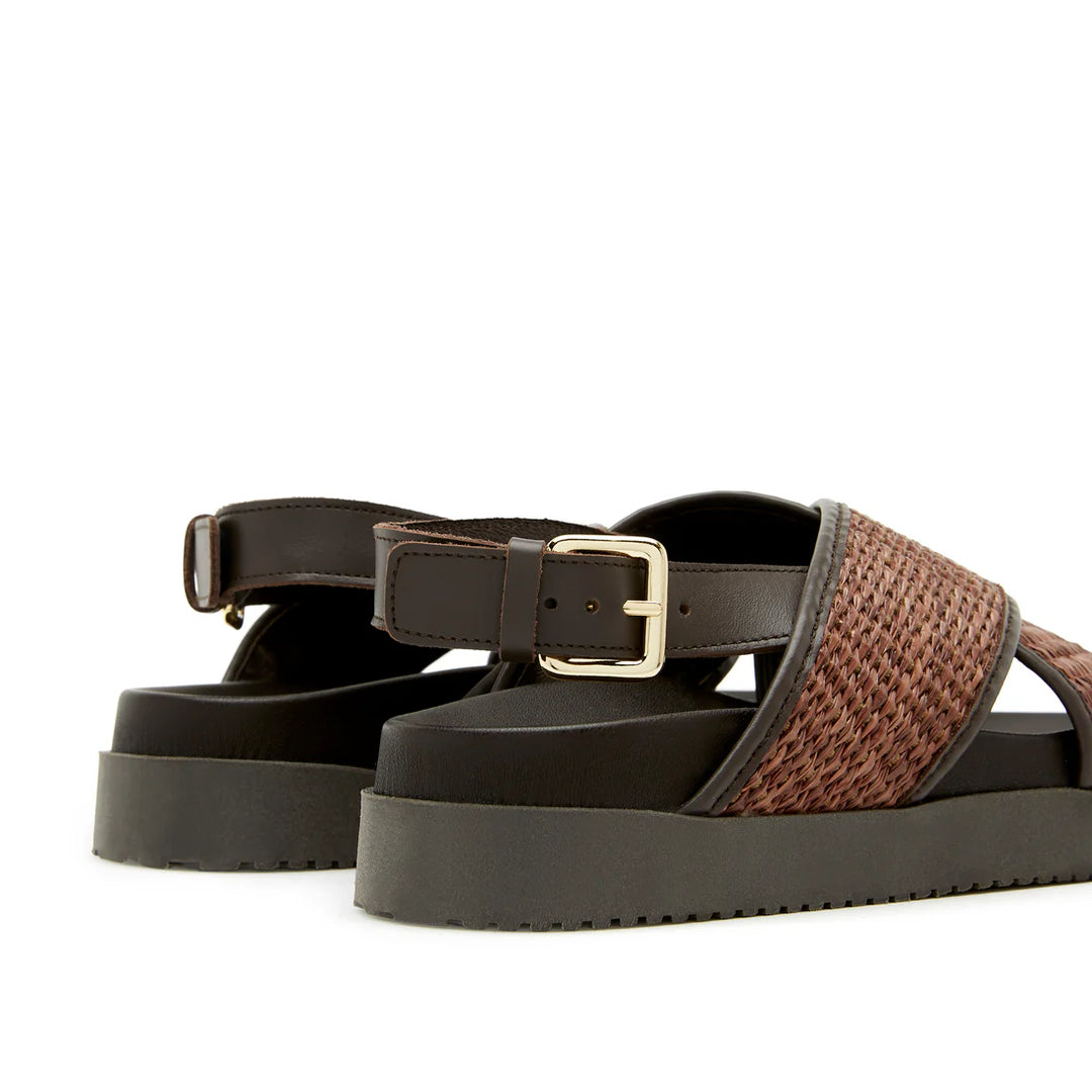 Sister x Soeur - Amari